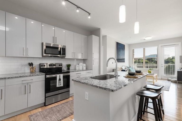 Granite Countertops Open Layout Kitchen – Village Gate Apartments Granite Countertops Open Layout Kitchen - Village Gate Apartments